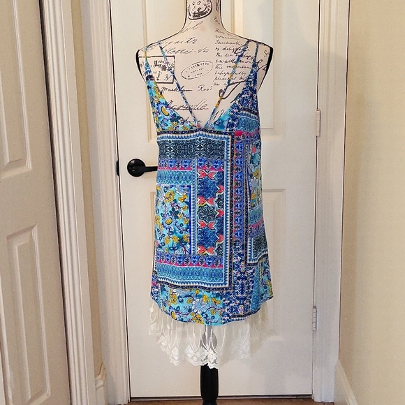 Umgee Dress with Lace underlay Hem - Picture 4 of 15